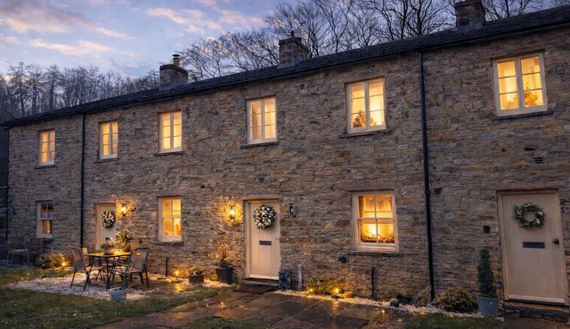 Kingfisher Cottage. Luxury Riverside cottage at Aysgarth Falls, Yorkshire Dales