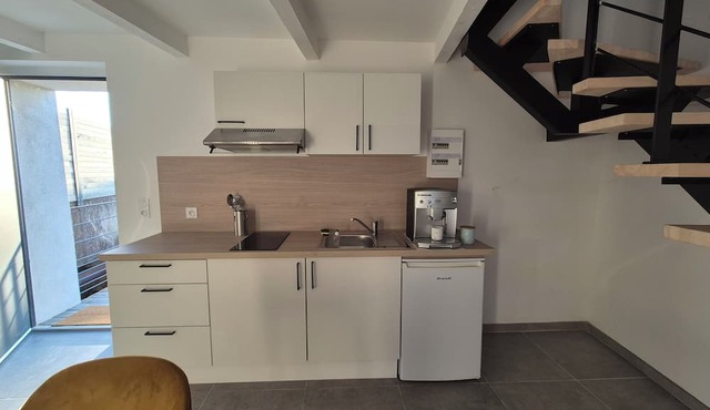 New, fully-equipped, furnished apartment in a quiet neighborhood.