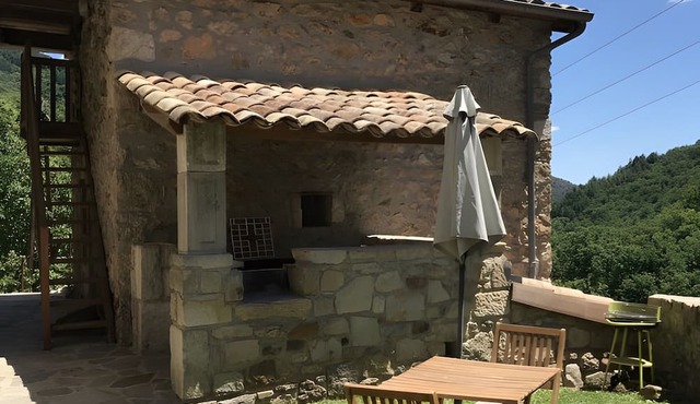 Rustic Tiny House with Mountain View, Private Terrace & Shared Garden