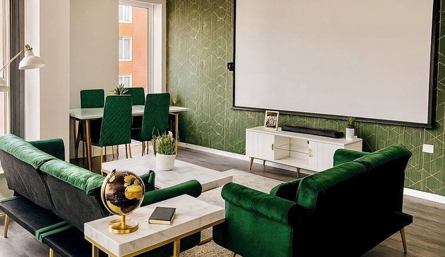 Cinema Lounge 2-Bed Leeds City Centre+FREE Parking