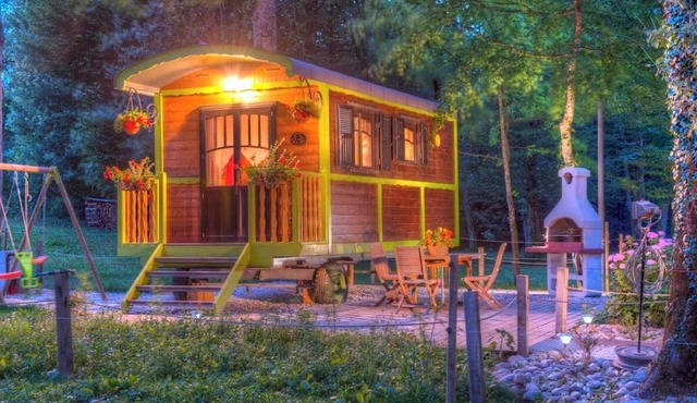 ROULOTTE des GREPPES, between the lakes of ANNECY and AIX les BAINS.