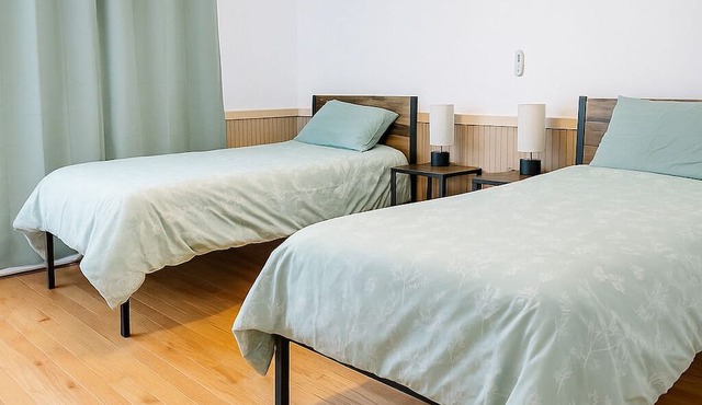 Spacious 3BR w Free Parking - Easy NYC Access