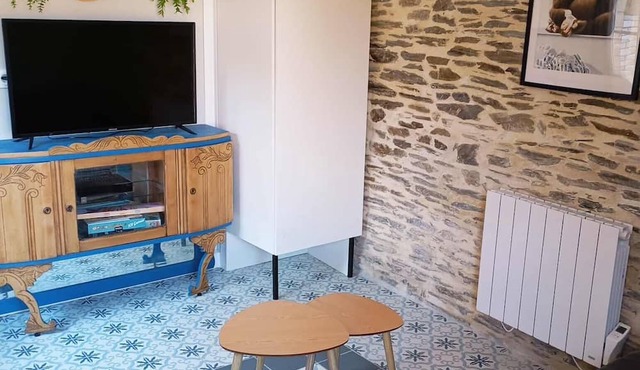 The fir tree or the secondhand dealer's house