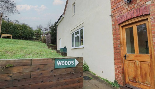 THE WOODS, with open fire in Napton-On-The-Hill
