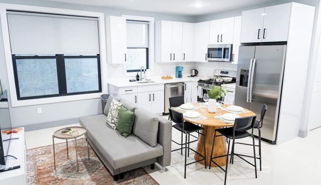 Bright 1BR Apartment Free Parking Near NYC