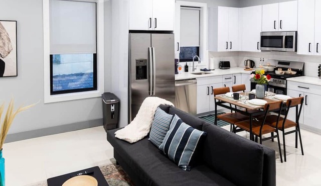 Modern 2BR Quick NYC Access + Free Parking