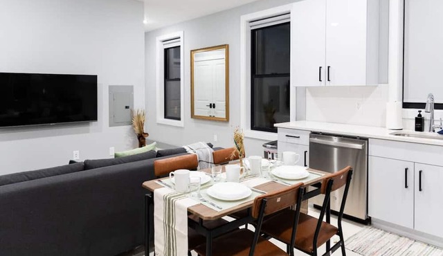 2 Bedroom Apt-City Adventure-Free Parking on Site