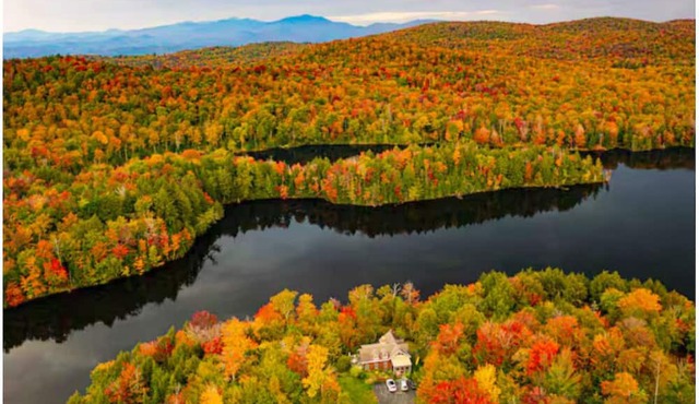 Secluded 3-bedroom log home on VT state park, secluded, 4-season lake setting.
