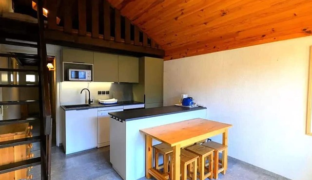 Pleasant mountain apartment sleeps 6