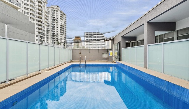 Studio4: Bondi Chic Interiors with Rooftop Pool