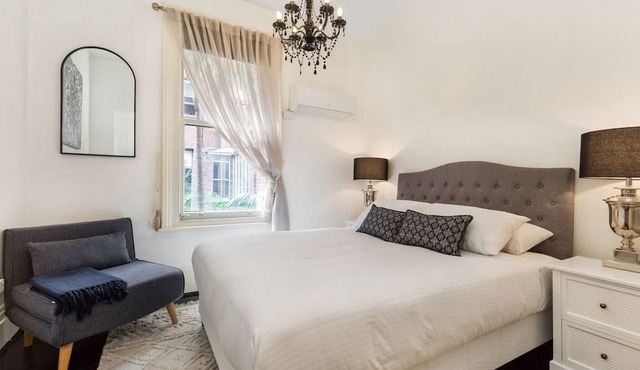 Cosy and Central City Studio Near Attractions