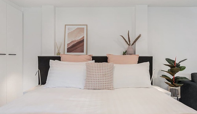 Comfy Studio near Racecourse