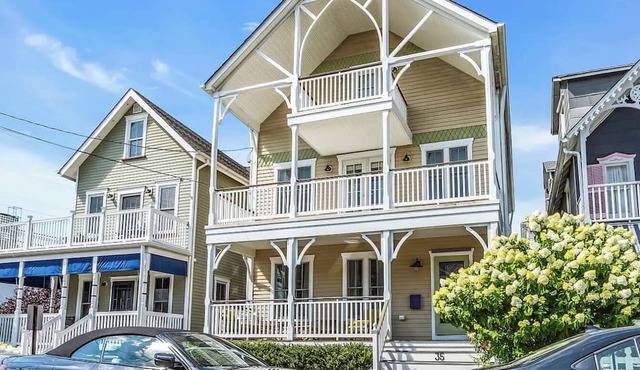 5-bedroom house Ocean Grove 1.5 blocks to beach