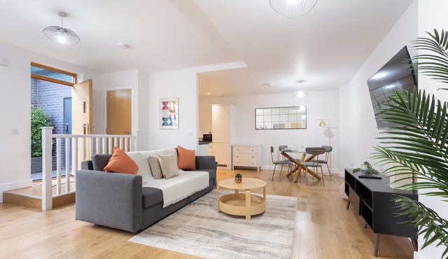 The Albany Sleeps 2 with Wifi