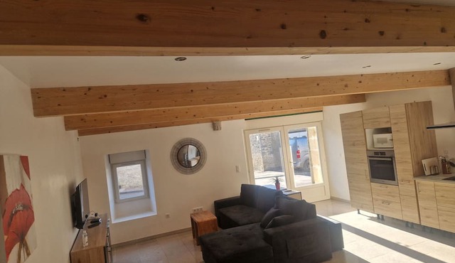 Quiet character house large group, near historic town and freeway