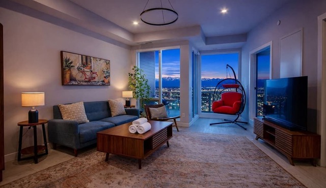 Kensington 2 King Bed| Skyline| Gym| | UG Parking