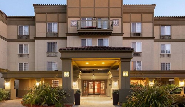 Super Sunday at Larkspur Landing Sunnyvale! A short 4.6 mi drive to Levi's Stad