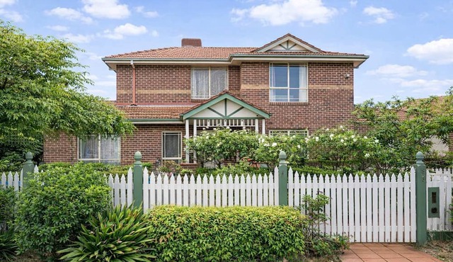 Modern 4BR Oasis in Heart of Glen Waverley