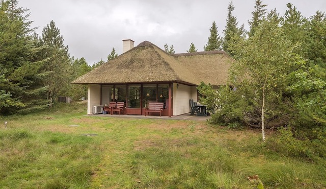 Holiday home with thatched roof and calm