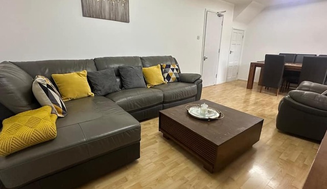 3-Bed Family Home in Furzton | Near Lake & Parking