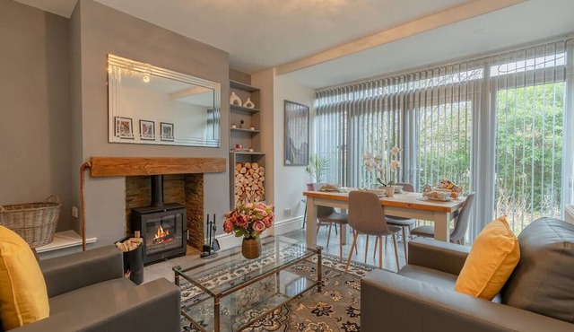 Short walk to Colne cafés, restaurants with fireplace, free parking