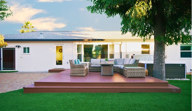 Cheerful 3BR - Bar, Jacuzzi & Kids Treehouse