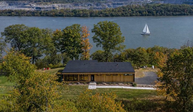 The Bluff: Designer | Views | Pool | Hot Tub