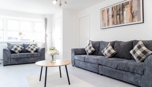 Big 4-Bed House in Haydock | Ideal for Work Crews