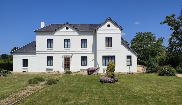 Family home 15 min from Honfleur, large garden