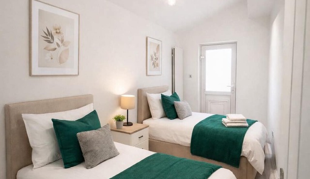 Stunning spacious modern 3 bed flat ideal for contractors/working professionals