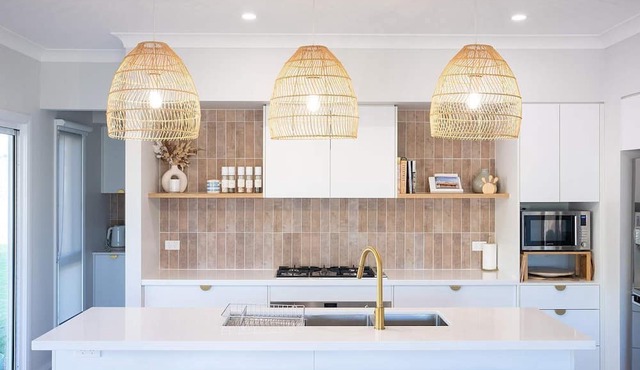 The Greenview - Contemporary Village Retreat