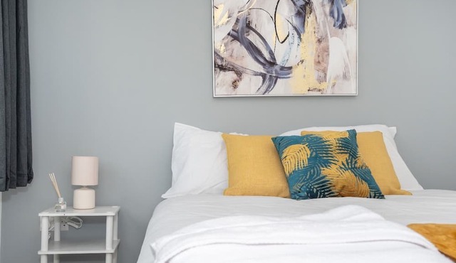 Beautiful Orpington Home w Pool Table