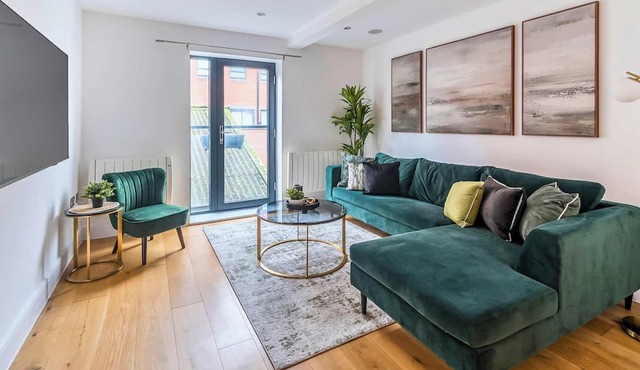 Central Apartment | Pet-Friendly, Wi-Fi, Netflix