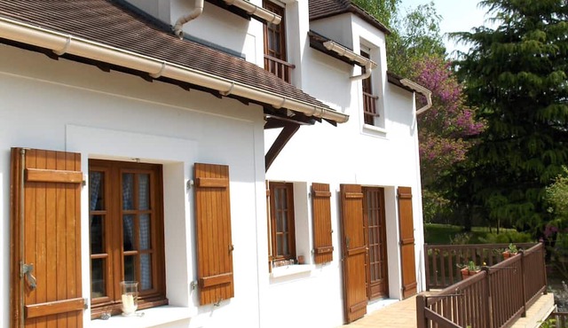 Peaceful 3-bedroom house in Vulaines-sur-Seine perfect for a country getaway.