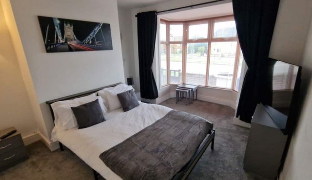 Excellent Location - 5 Bedroom House