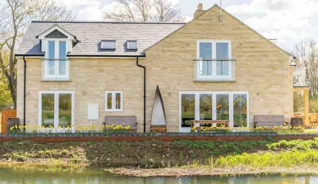 The Holt-beauty by the river