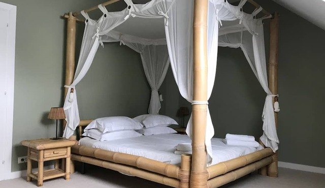 Fabulous 4-Bed House in Dinan Port. A beautiful historic building with style.