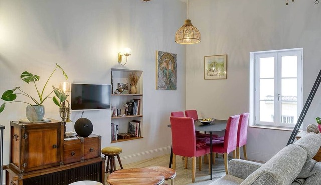 Artist's apartment in the historic center