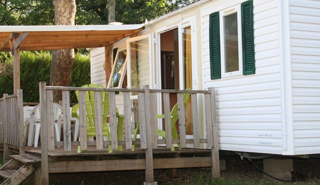 Spacious mobile home with terrace in Payrac