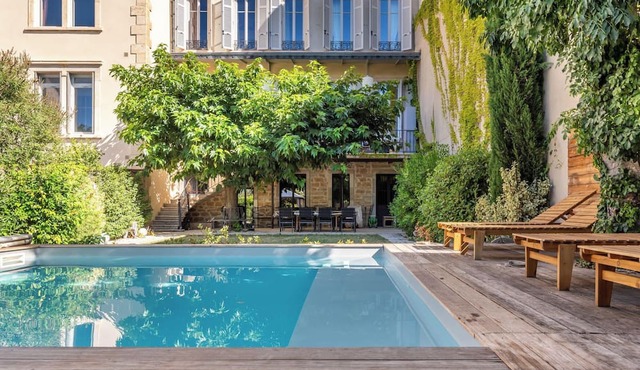 Discovery: a villa with a swimming pool that reveals all its charm