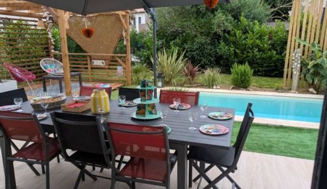 Quiet modern villa with swimming pool, 2 minutes from bus stop