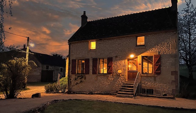 Cozy historic stone house - beautiful terrace & garden, dogs welcome