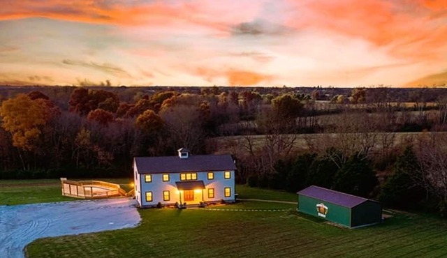 Luxury Retreat: Golf Sim, Massage Chairs, Curved Cinema