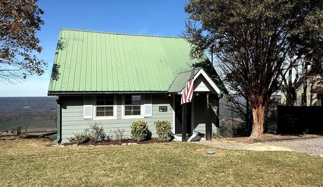 Magnific Secluded Cabin with Hot-tub in Mentone, Alabama