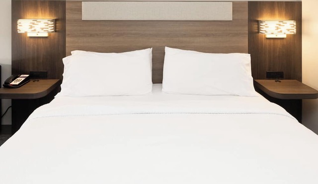 Superb hotel with NEWLY renovated rooms in Westampton Township