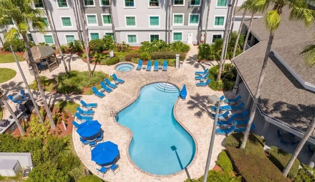 Cozy 1-Bedroom Suite Near Disney