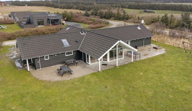 Stunning home in Løkken with sauna