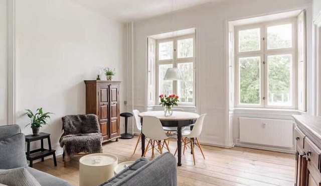 Historic flat by the canal in Christianshavn