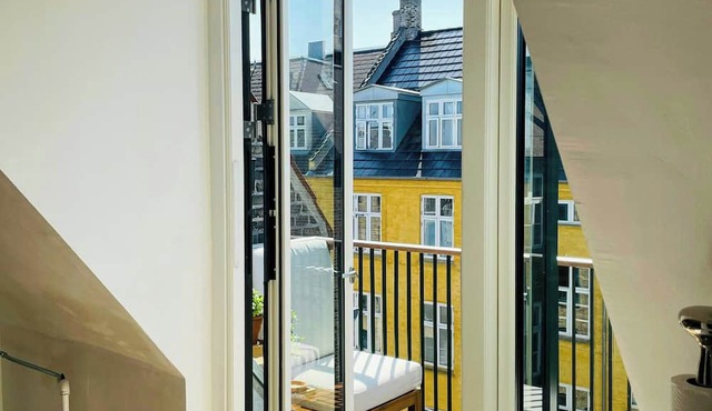 Penthouse with balcony near Botanical Garden