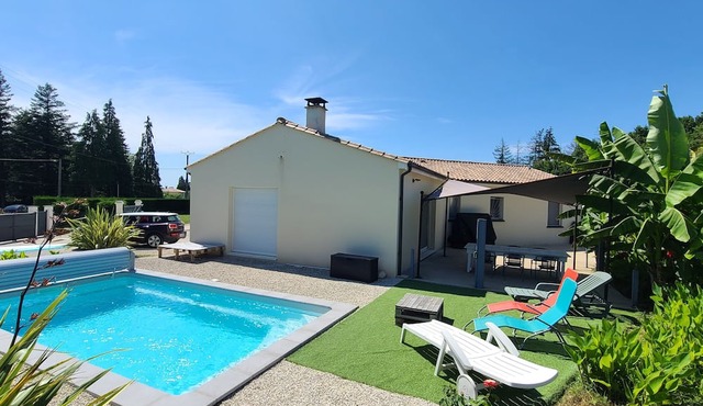Bungalow with pool